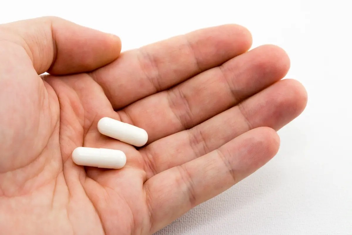 Omeprazole: Manfaat, Dosis, Cara Minum, & Efek Samping