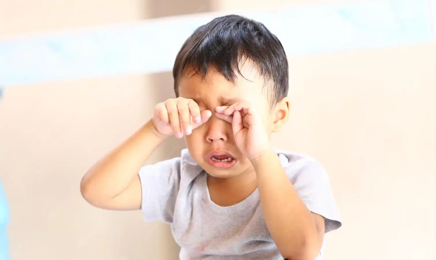 13 Penyebab Mata Merah pada Anak, Mata Kering & Trauma!